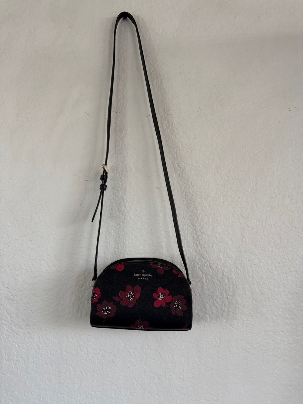 kate spade Crossbody “Poppy” Purse with Zipper Closure and Pockets inside for CC - Picture 2 of 9